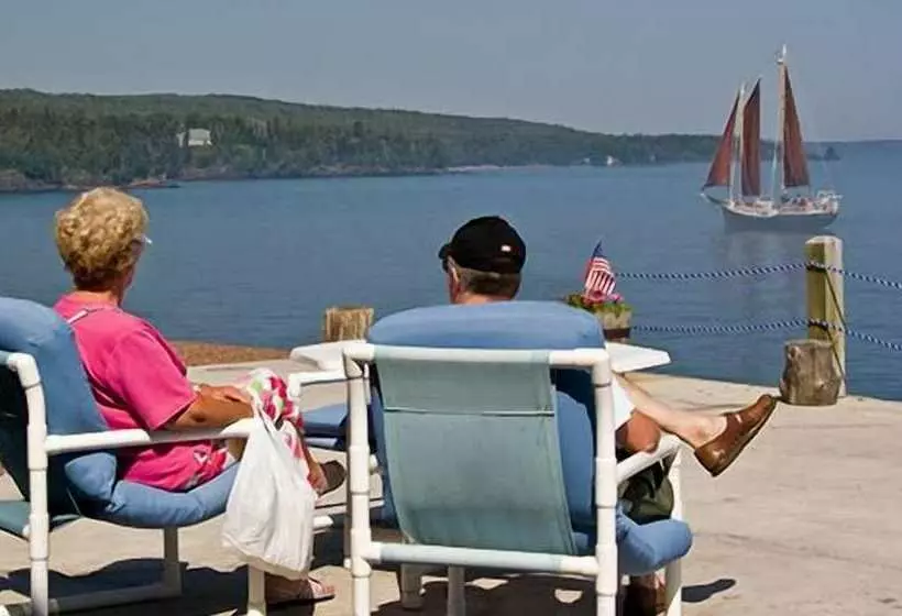Hotelli The Shoreline Inn