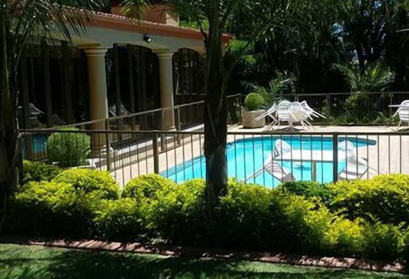 بنسيون Hutten Heights Lodge By Ilawu