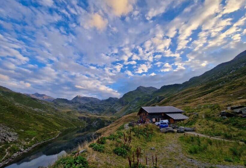 فندق صغير Refuge Du Lac Du Lou