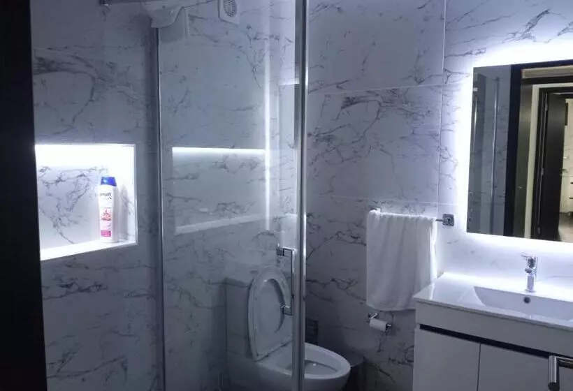 تختخواب و صبحانه The Rock Hostel