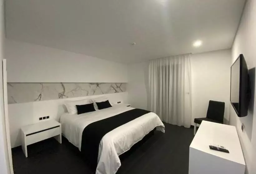 تختخواب و صبحانه The Rock Hostel