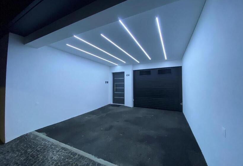 تختخواب و صبحانه The Rock Hostel