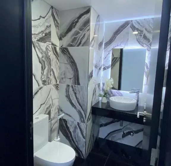 تختخواب و صبحانه The Rock Hostel