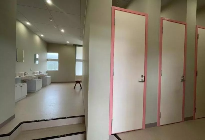 ホテル Livinganywhere Commons Uruma Male Dormitory Bunk Bed   Vacation Stay 15526v