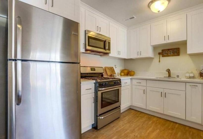 هتل Luxury Space In The Marina