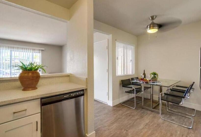 هتل Luxury Space In The Marina