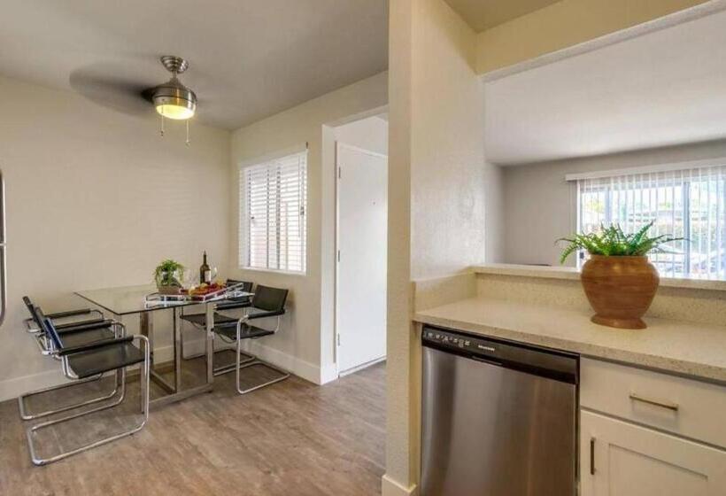 هتل Luxury Space In The Marina