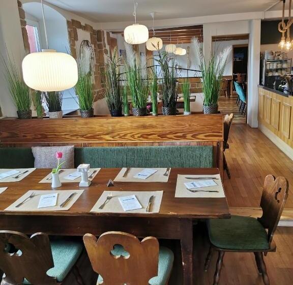 هتل Ochsen, Dekos Restaurant