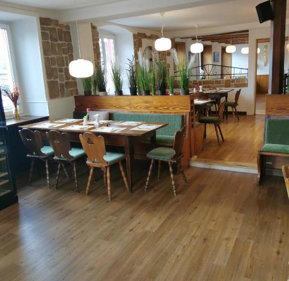 هتل Ochsen, Dekos Restaurant