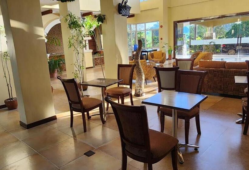 هتل Palacio Puerto Princesa