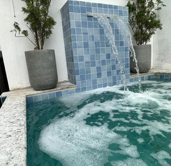 Отель Serra Plaza Premium