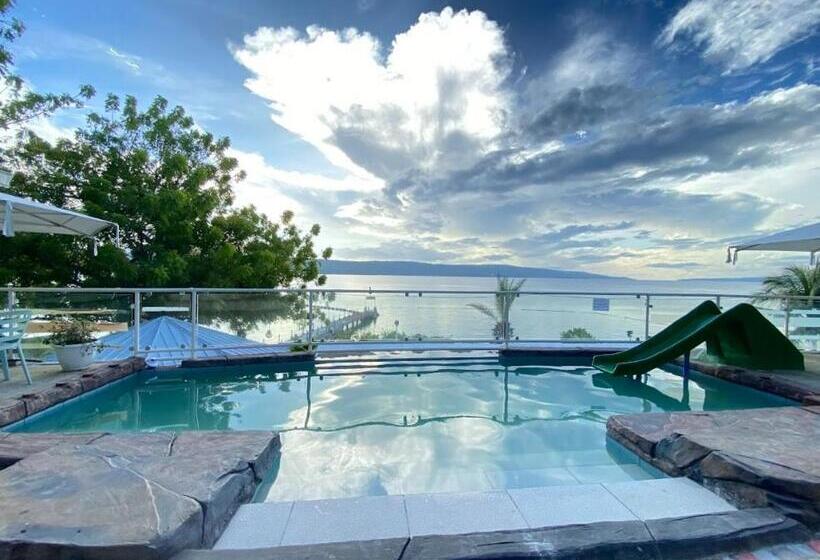 Lorelei Beach Resort