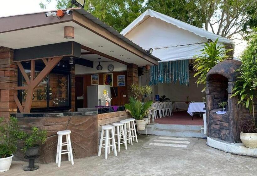 Lorelei Beach Resort