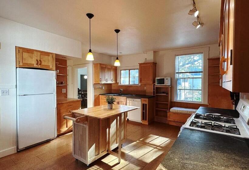 پانسیون 2b1bentire Place Modern Comfort With Old Charm