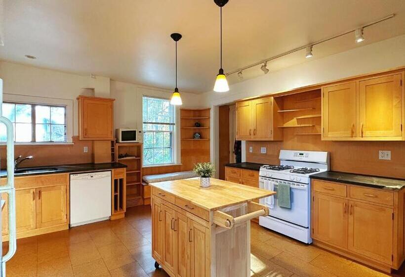 پانسیون 2b1bentire Place Modern Comfort With Old Charm