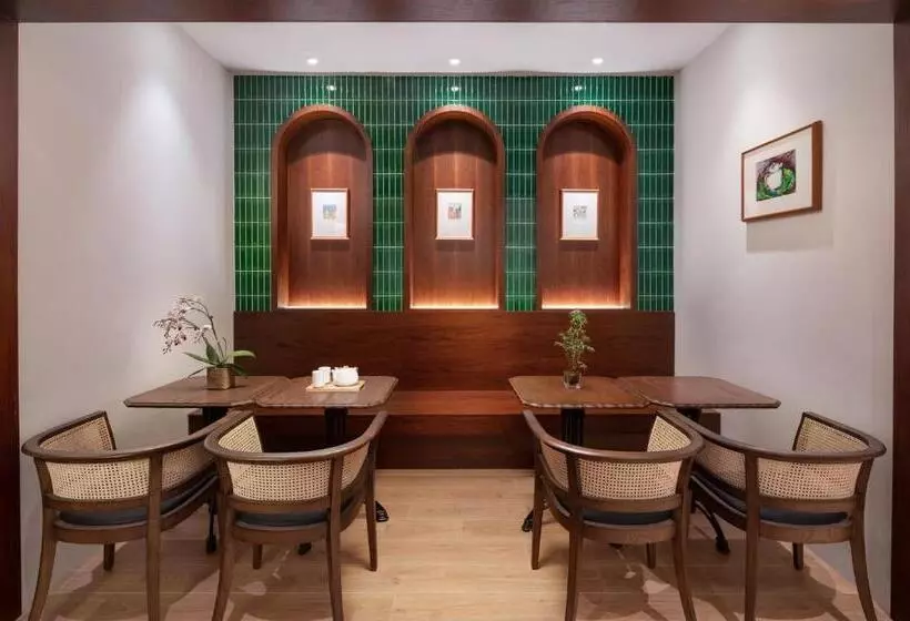 Wuyu Hotel, Smart Park & Happy Valley Jinshansi Metro