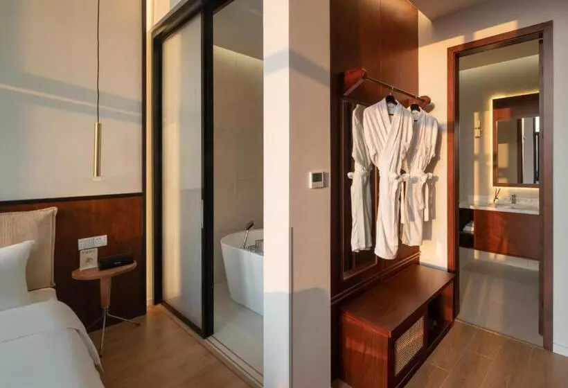 Wuyu Hotel, Smart Park & Happy Valley Jinshansi Metro