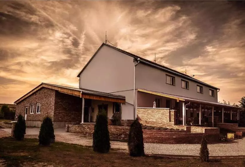 Aamiaismajoitus (B&B) Julianna Vendégház étterem, Rendezvényhelyszín és Szállás