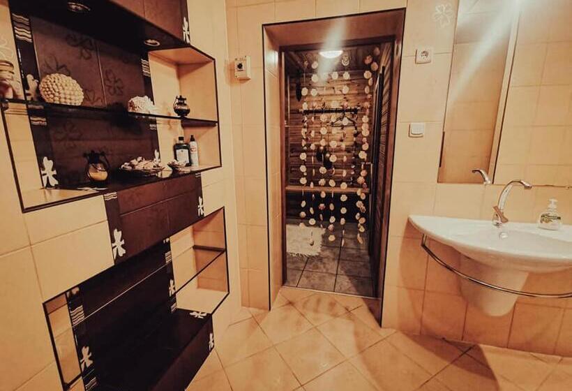 住宿加早餐 Julianna Vendégház étterem, Rendezvényhelyszín és Szállás