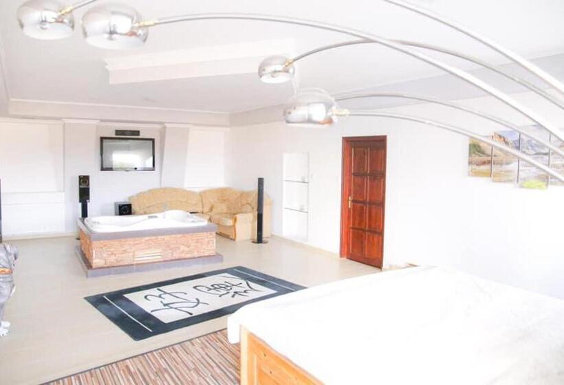 住宿加早餐 Julianna Vendégház étterem, Rendezvényhelyszín és Szállás