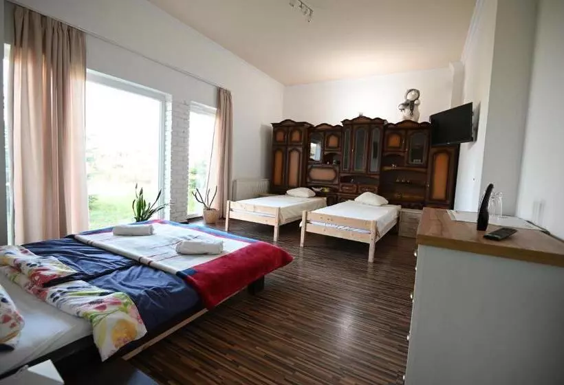 Aamiaismajoitus (B&B) Julianna Vendégház étterem, Rendezvényhelyszín és Szállás