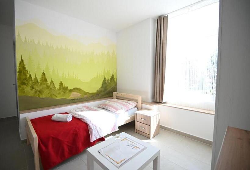 住宿加早餐 Julianna Vendégház étterem, Rendezvényhelyszín és Szállás