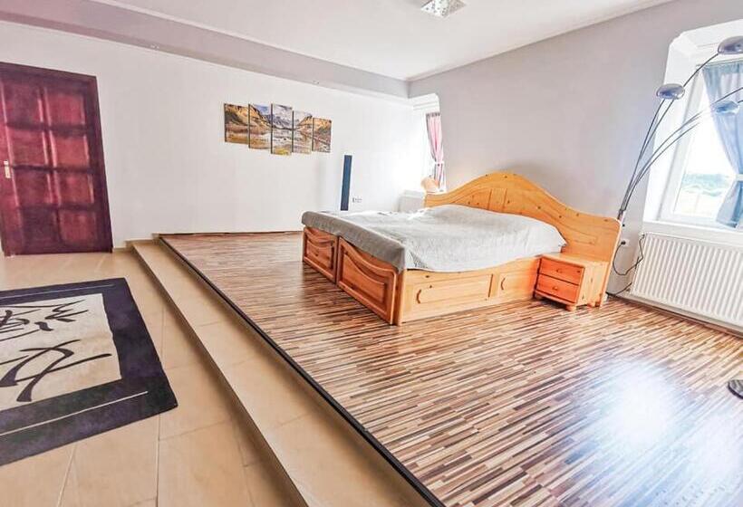 住宿加早餐 Julianna Vendégház étterem, Rendezvényhelyszín és Szállás