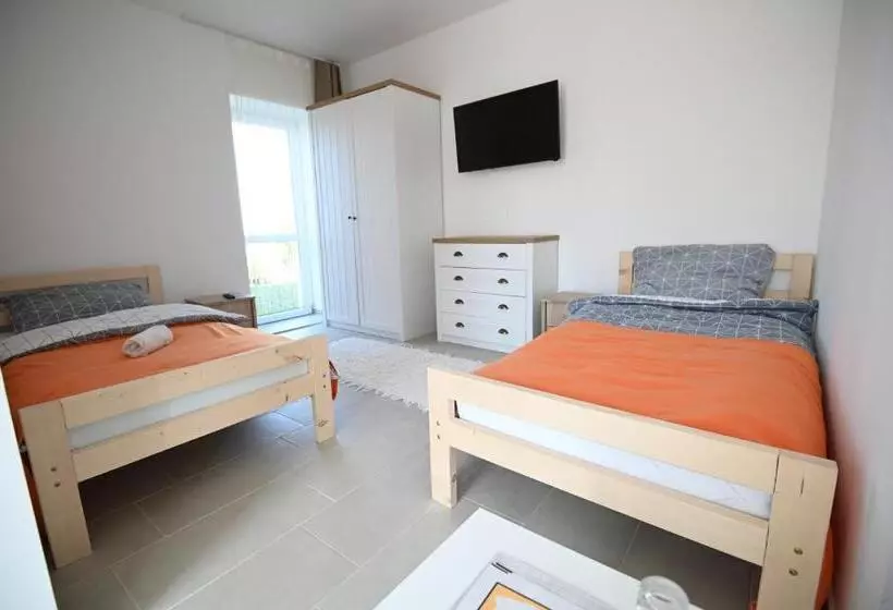 Aamiaismajoitus (B&B) Julianna Vendégház étterem, Rendezvényhelyszín és Szállás