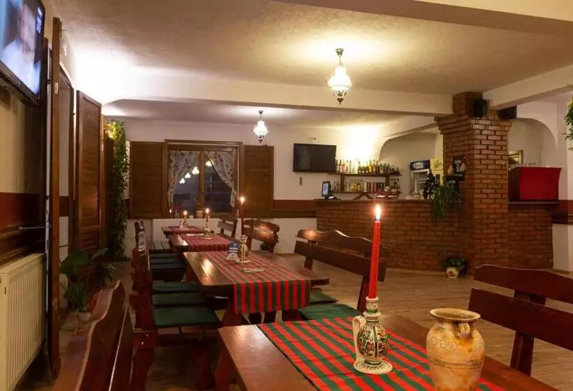 ベッドアンドブレックファースト Pensiunea Si Restaurant Erdo