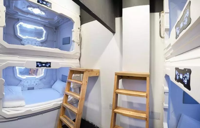 Kapselihotelli Naptapgo   Japanese Premium Pod Hotel   Walk To Noida Electronic City Metro! Wifi, Lounge