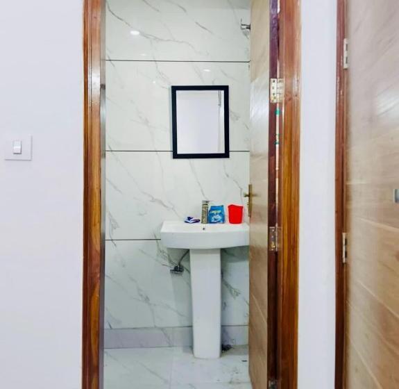 Отель Oh My Place Noida , Sector 93