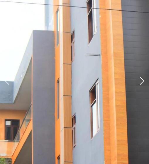 Отель Oh My Place Noida , Sector 93