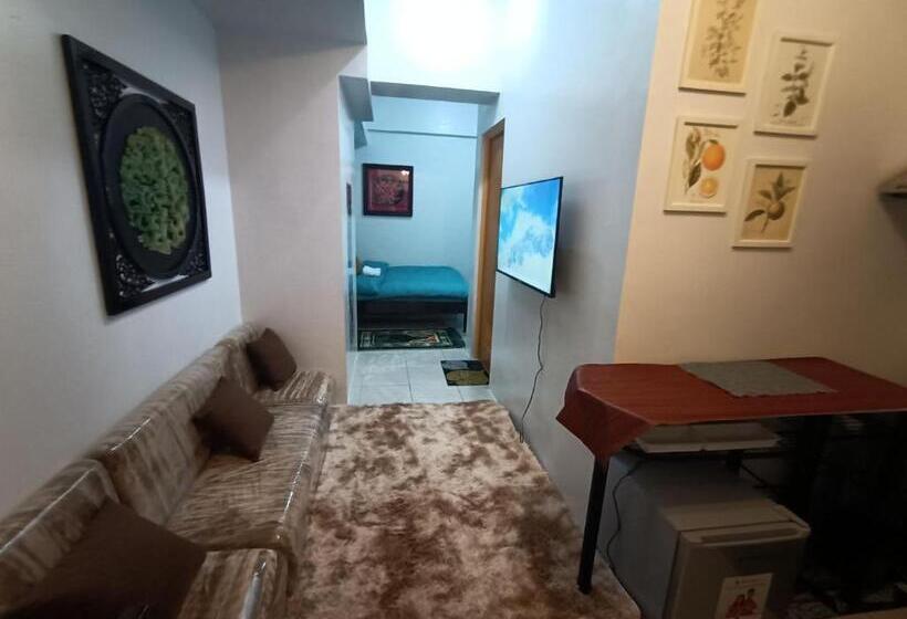 Hotel Six Floor Room 624, Ama Tower Residences