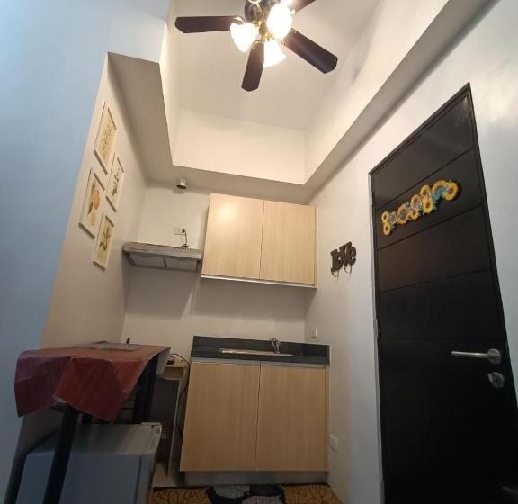 Hotel Six Floor Room 624, Ama Tower Residences