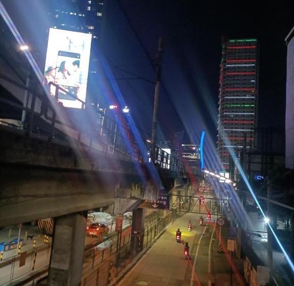 Hotel Six Floor Room 624, Ama Tower Residences