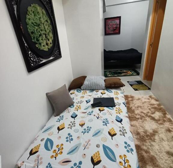 Hotel Six Floor Room 624, Ama Tower Residences