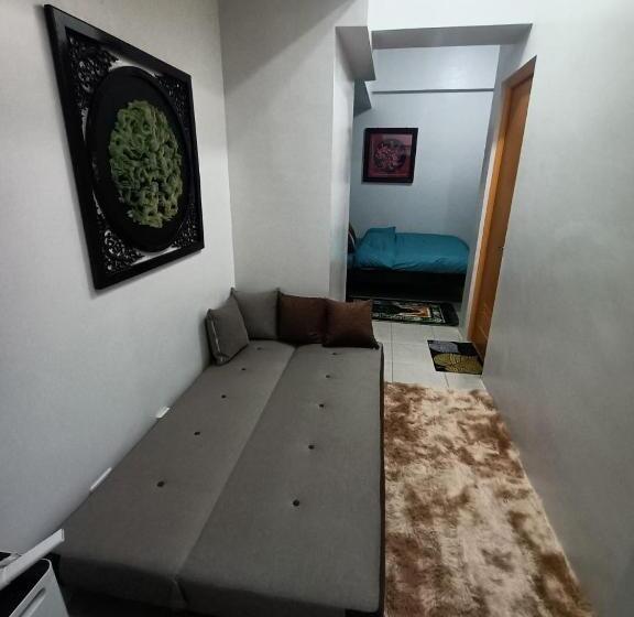 Hotel Six Floor Room 624, Ama Tower Residences