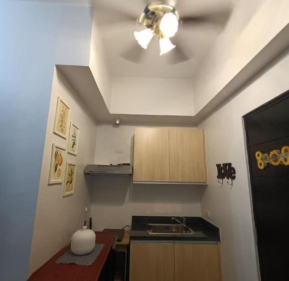 Hotel Six Floor Room 624, Ama Tower Residences