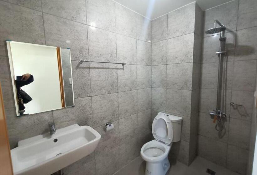 Hotel Six Floor Room 624, Ama Tower Residences