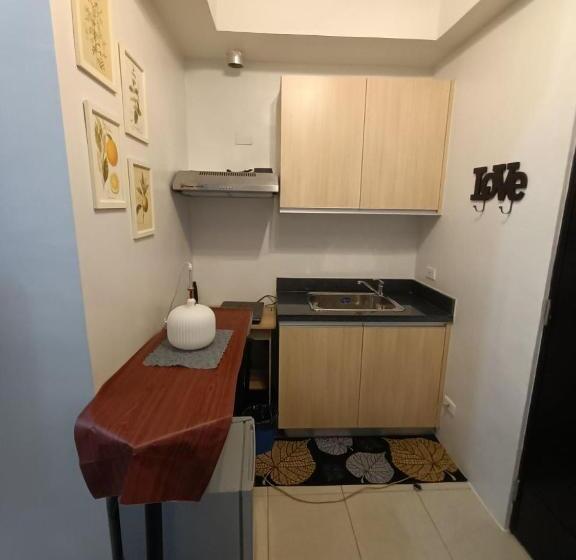 Hotel Six Floor Room 624, Ama Tower Residences