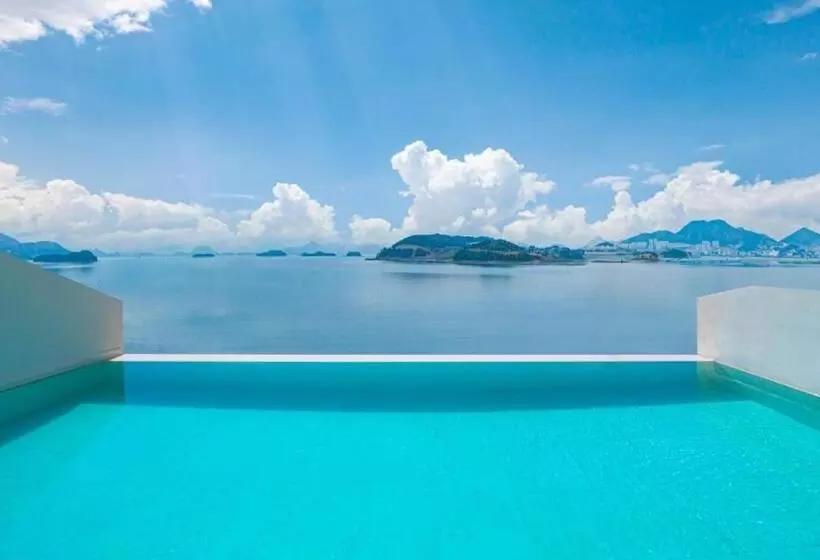 Hotelli Stone Island Pool Villa