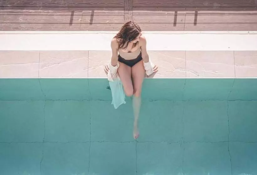 Hotelli Stone Island Pool Villa