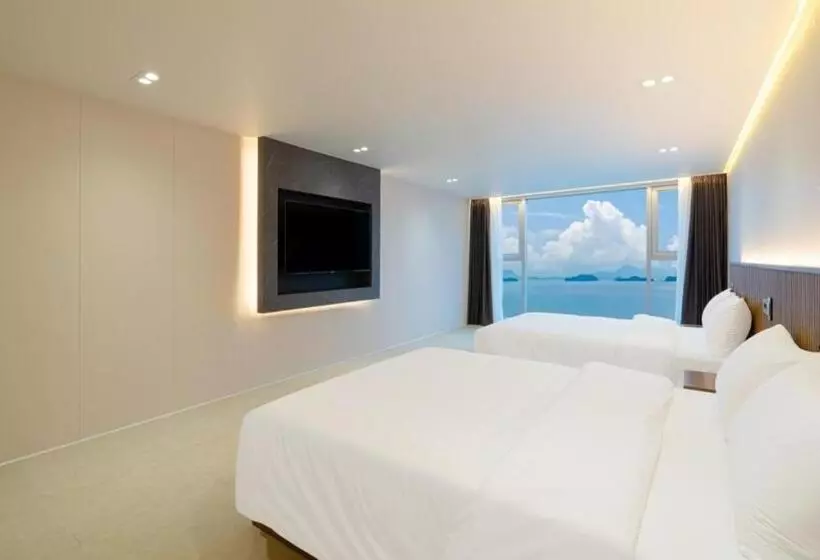 Hotelli Stone Island Pool Villa