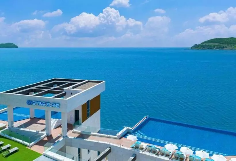 Hotelli Stone Island Pool Villa