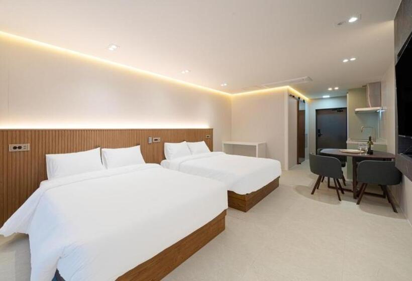 هتل Stone Island Pool Villa