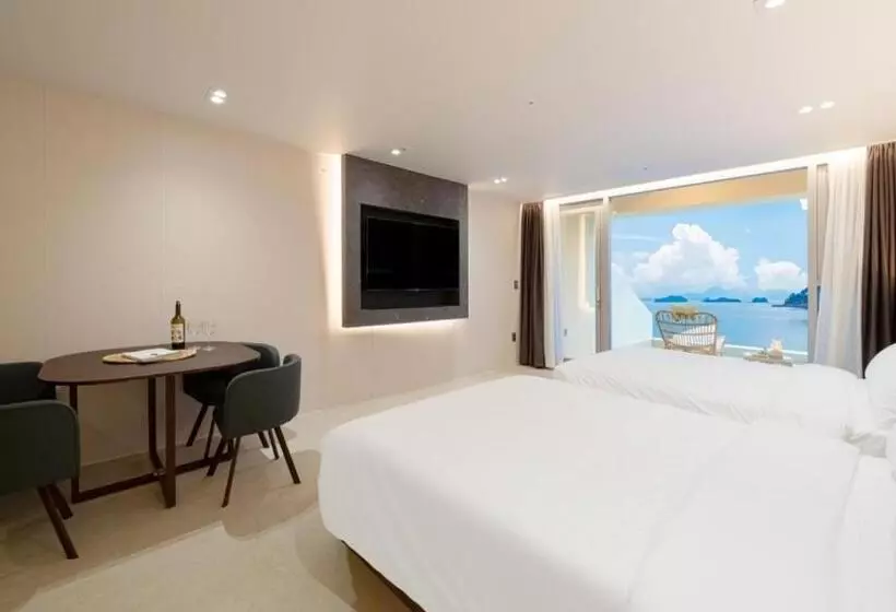 Hotelli Stone Island Pool Villa
