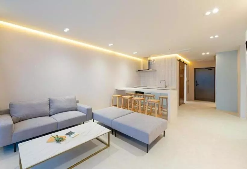 Hotelli Stone Island Pool Villa