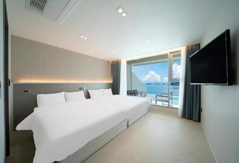 Hotelli Stone Island Pool Villa