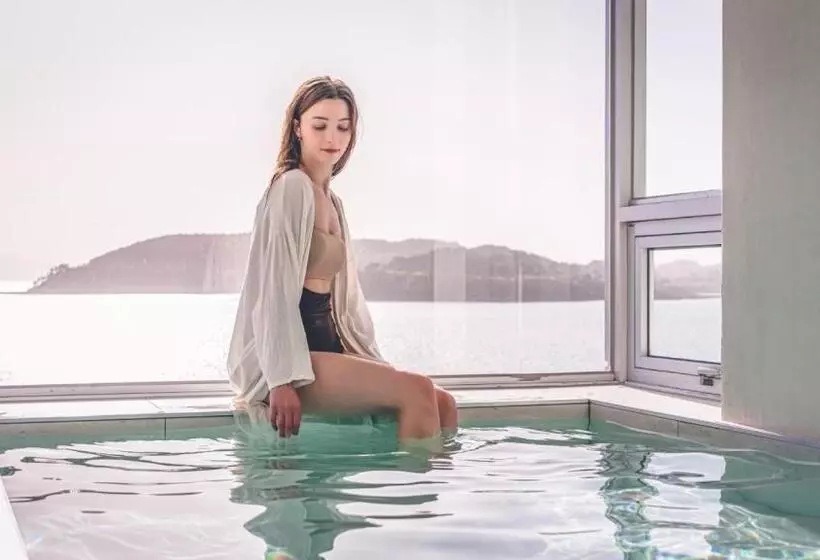 Hotelli Stone Island Pool Villa