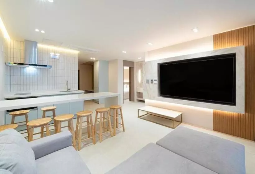 Hotelli Stone Island Pool Villa
